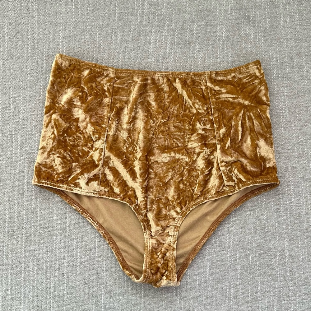 Urban Outfitters Gold Velvet highwaisted festival shorts